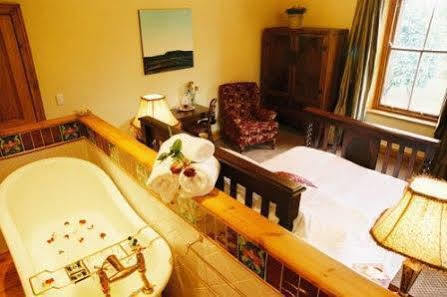 Guest house Evergreen Manor And